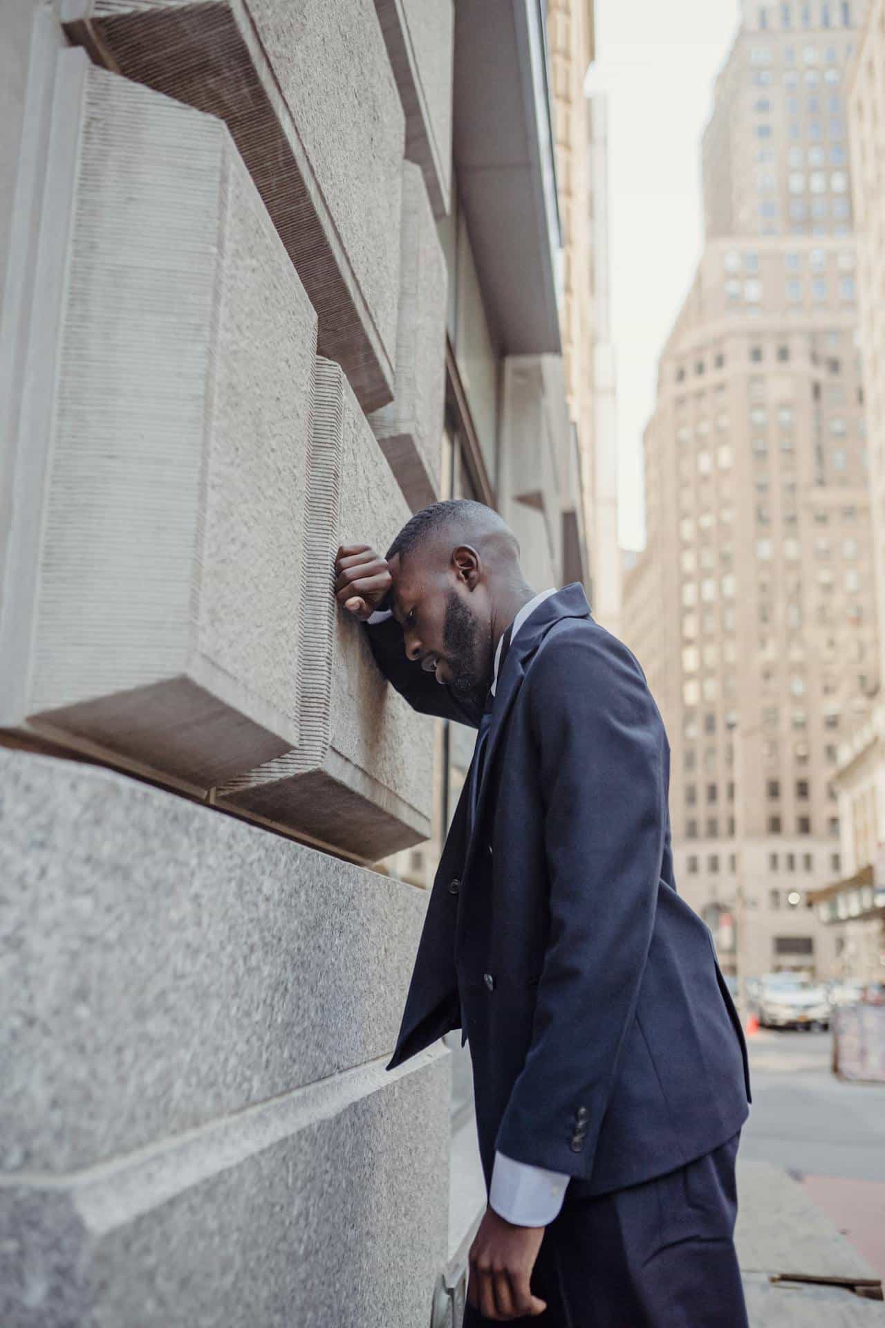 Inconvénients de l’envoi d’argent aux familles en Afrique : pression financière et dépendance économique