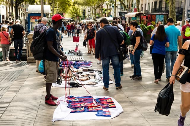 Los manteros : sur ceux de la diaspora qui ont transformé un drap étalé par terre en mouvement politique