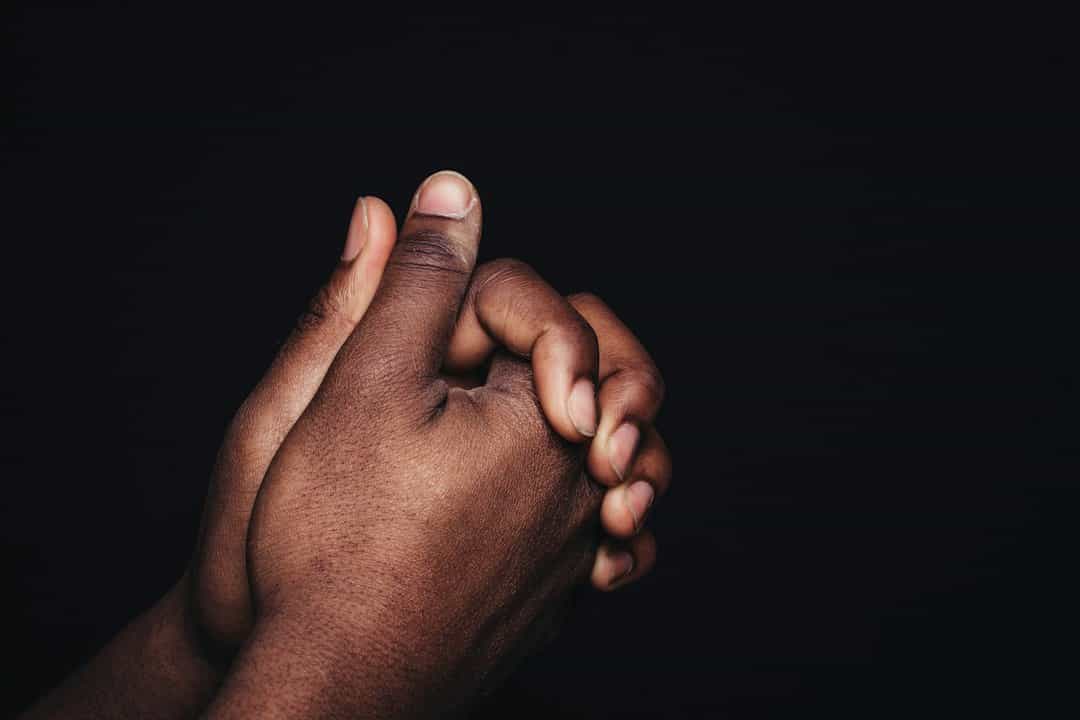 Les mains de la nuit