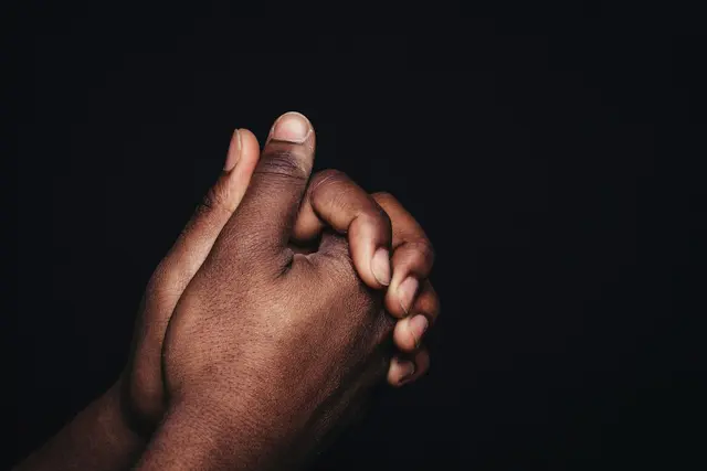 Les mains de la nuit