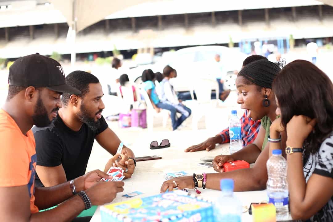 L’Afrique face à ses nudges : quand les jeunes réinventent l’économie sans permission