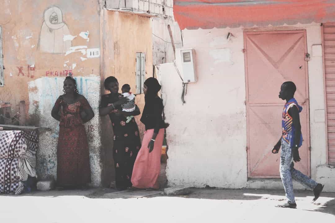 Les silences qui parlent : quand la jeunesse sénégalaise réinvente l’équilibre