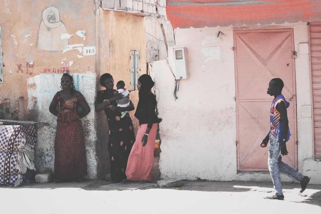 Les silences qui parlent : quand la jeunesse sénégalaise réinvente l’équilibre